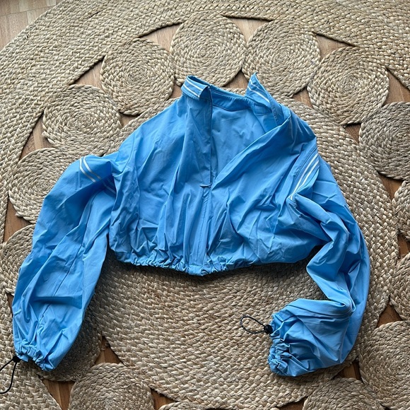 sports jacket with dress shirt collar, lantern sleeves. adjustable, drawstrings - Picture 1 of 1